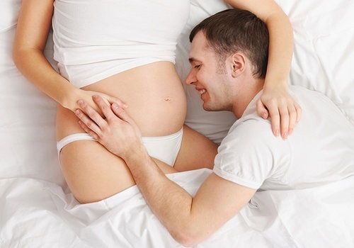 3 tháng giữa của thai kỳ được coi là giai đoạn vàng trong quan hệ tình dục của mẹ bầu