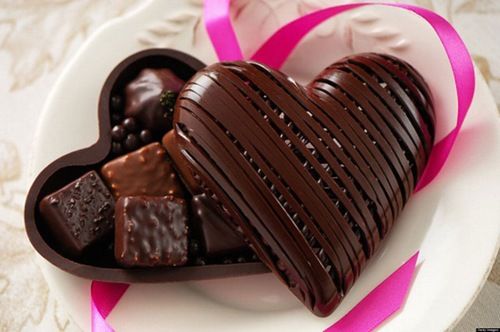 Mỗi ngày chị em nên ăn 1 viên chocolate để cảm thấy ngọt ngào khi yêu