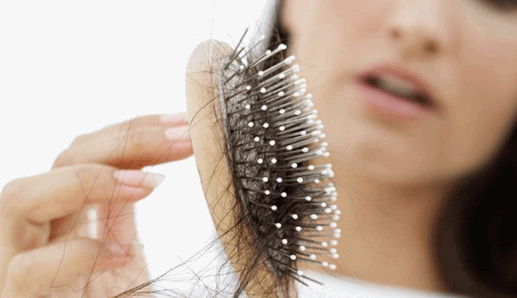 rụng tóc nhiều là triệu chứng của bệnh gì