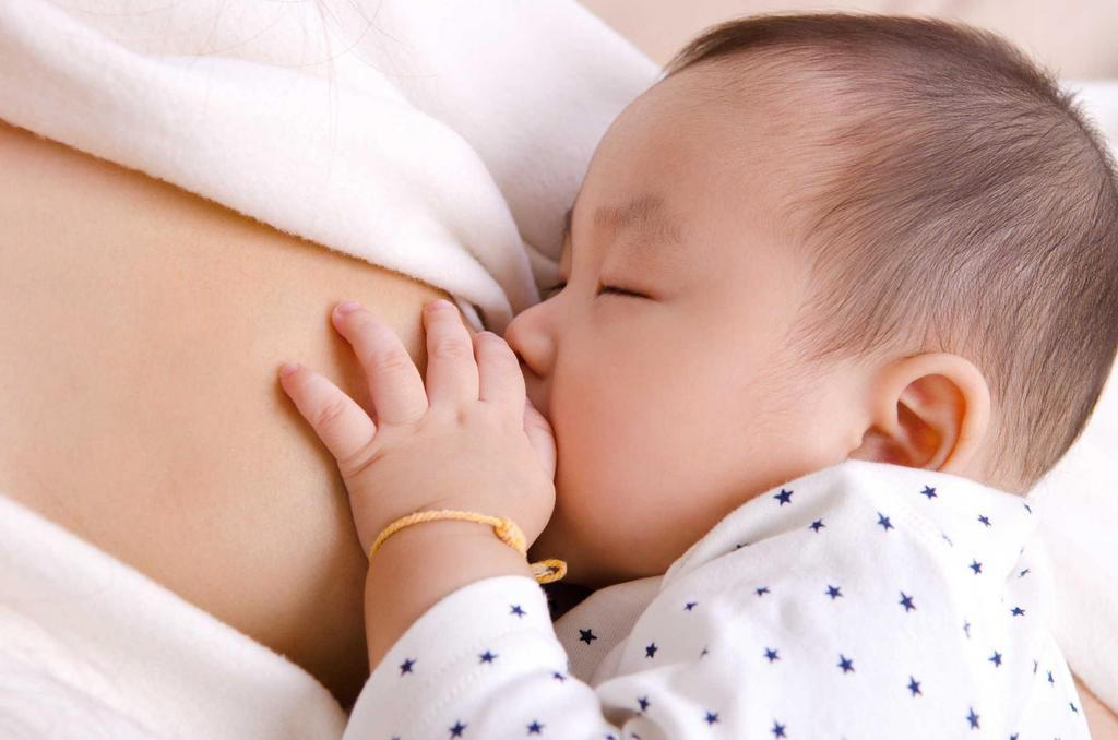 Thực phẩm tốt cho trẻ sơ sinh hiện nay vẫn là sữa mẹ