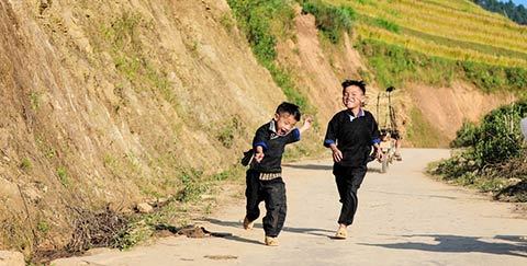 Ghi lại nụ cười trẻ thơ cùng Khoảnh khắc Việt Nam
